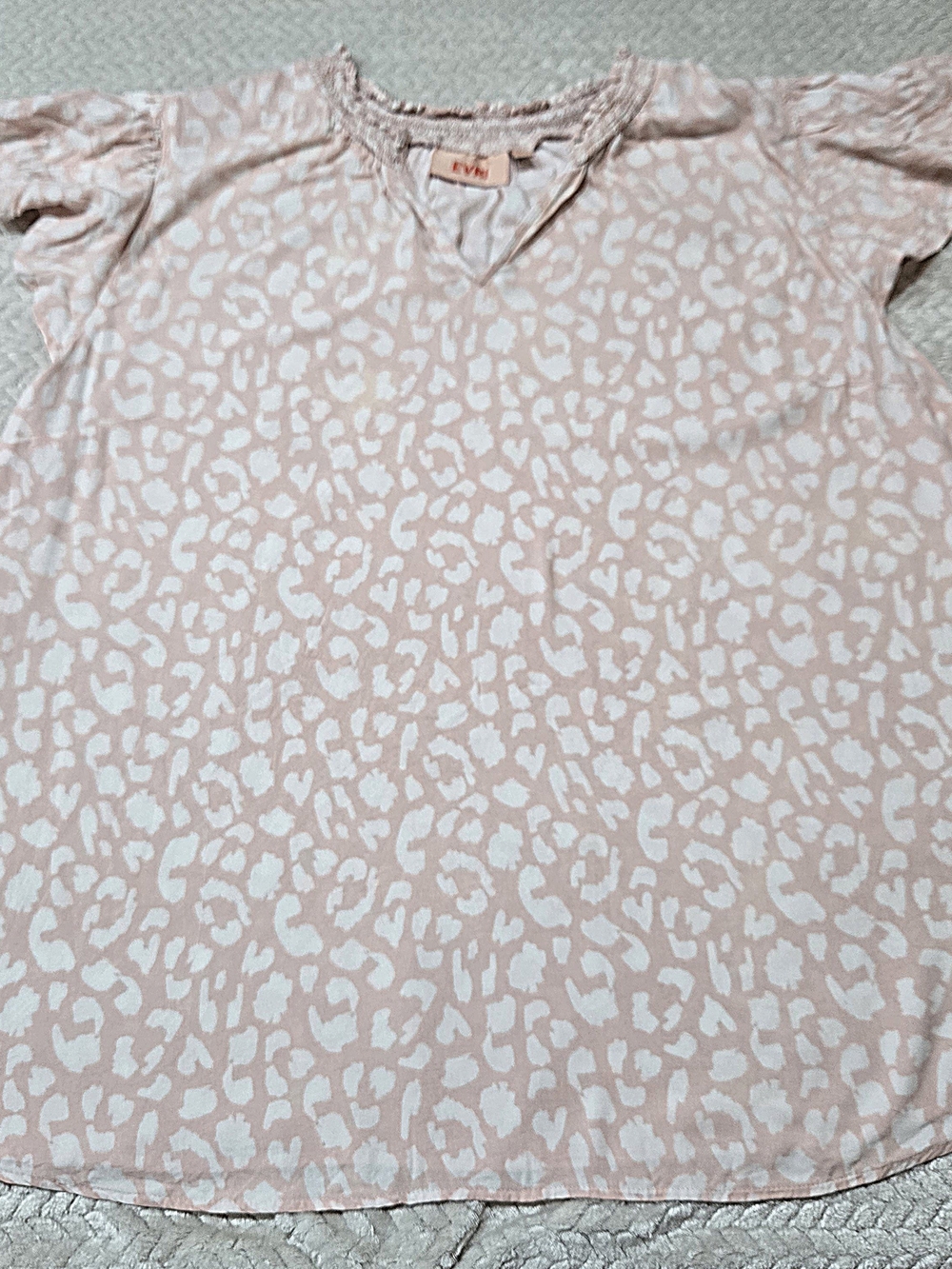 EVRI Blouse Womens 1X Peach Animal Print Smocked V-Neck Short Sleeve Casual Top